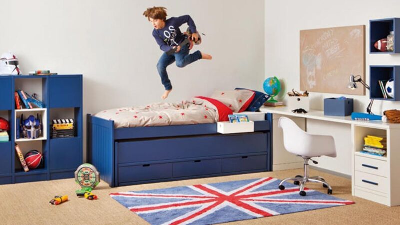 dormitorio juvenil con zona de estudio y cama nido con almacenaje integrado