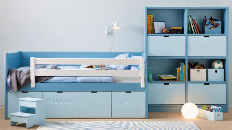 habitación infantil con cama nido juguetero y cajones de almacenamiento