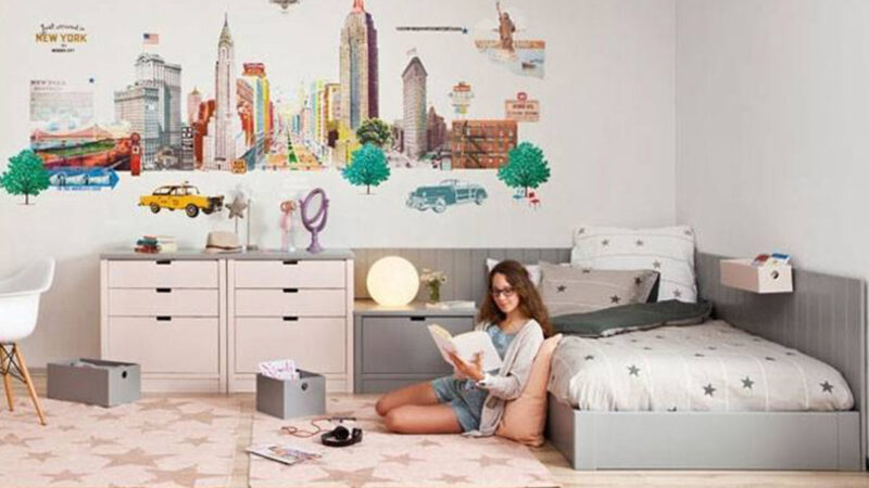 habitación juvenil chica con cama baja japonesa y módulo contenedor