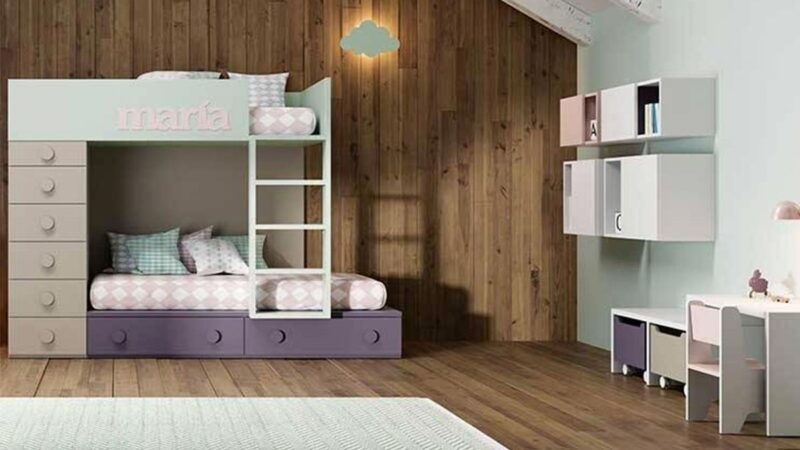 Litera fija con cajones inferiores y escritorio en habitación juvenil compartida