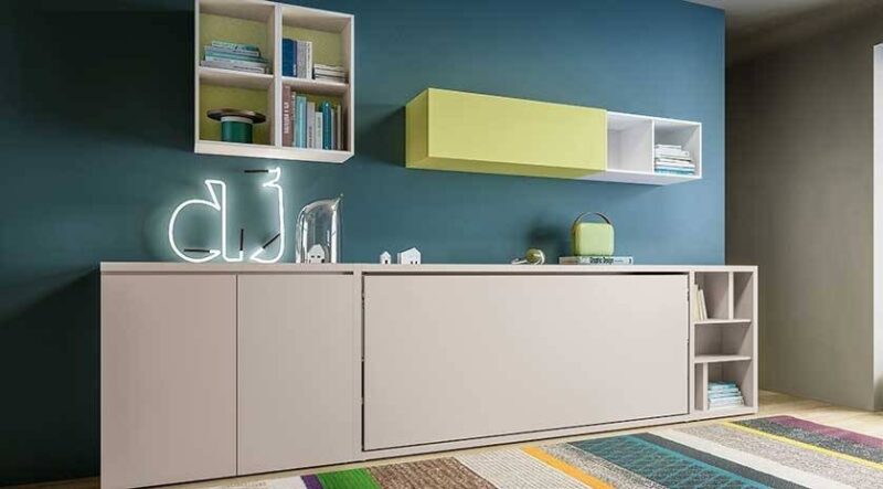 Mueble cama abatible, muy discreto color beige, bajo, cama horizontal.