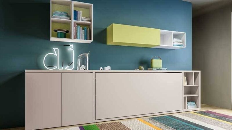 Mueble cama abatible, muy discreto color beige, bajo, cama horizontal.