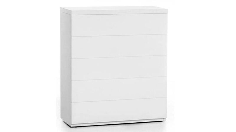 Mueble cama, ocupa el espacio de una cómoda, color blanco. Exteriormente, simula una cómoda de cinco cajones, pero en su interior oculta una cama plegada individual. Cama plegatin hotel.