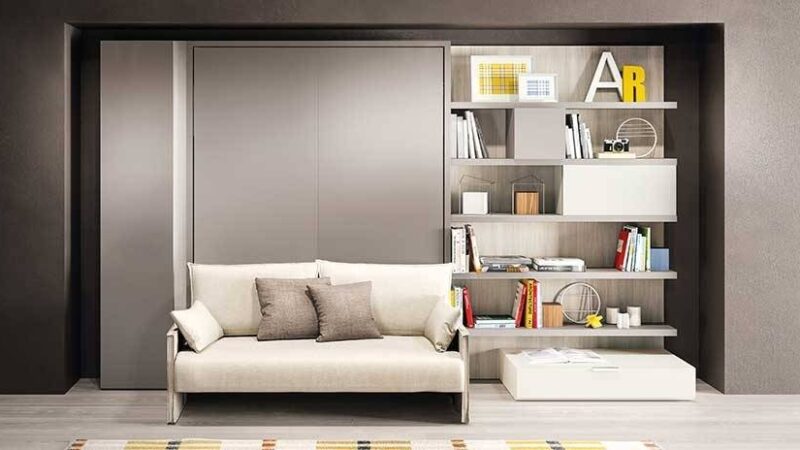 Mueble cama de matrimonio con sofá frontal.