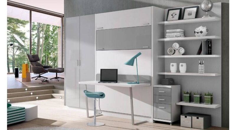 Mueble Cama abatible de matrimonio con mesa delante.