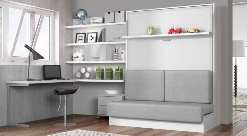Cama abatible de matrimonio con sofá delante