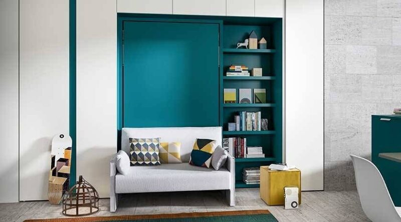 mueble cama color turquesa fuerte con sofá frontal pequeño color blanco.