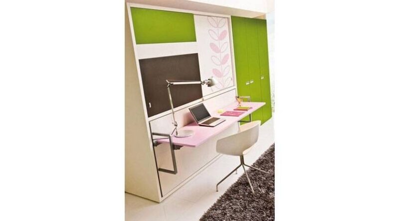 Mueble cama abatible, con escritorio al frente y armario superior