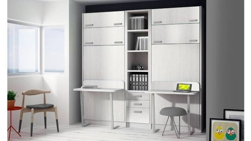 mueble cama con literas abatibles, Mueble con estantes y pequeñas mesas que oculta cuatro camas abatibles en dos literas.