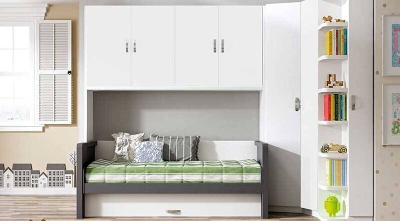 Sofá cama abatible con mesa.