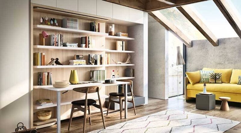 Mueble con estanterías que oculten una cama abatible con mesa exterior.