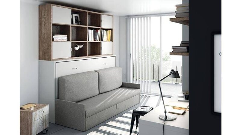 Cama oculta tras sofá. Mueble con cama abatible horizontal, que oculta sofá en abrir la cama.