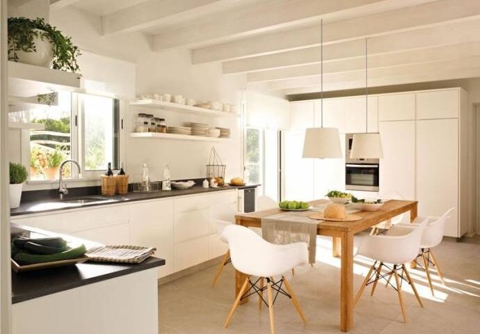 Falsas vigas de madera en la decoración de techos
