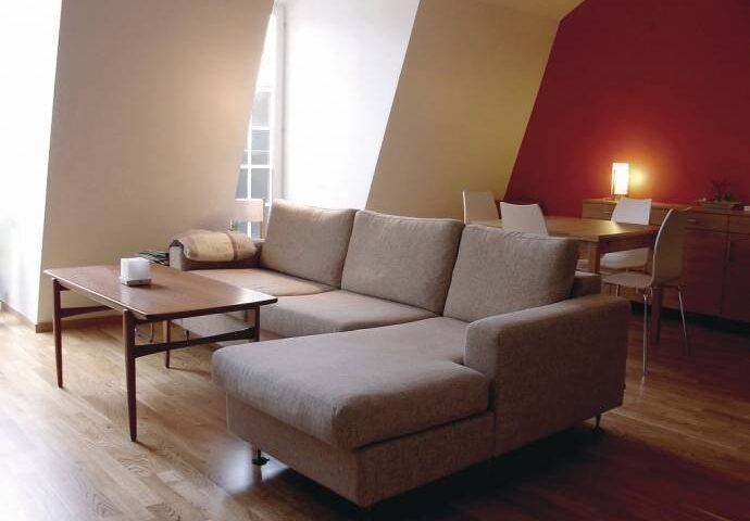 ¿Qué ventajas tiene un sofá cama con chaise longue para el salón?