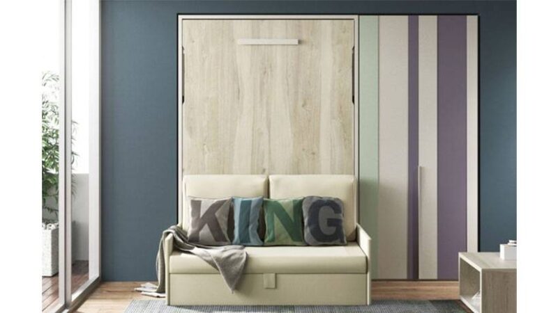 Mueble cama con sofá, estilo informal y colorido.