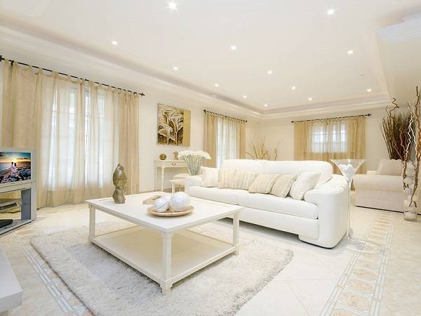 ¿Te estás debatiendo entre comprar un sofá cama o un futón? Conocer sus diferencias podría ayudarte a decidir.