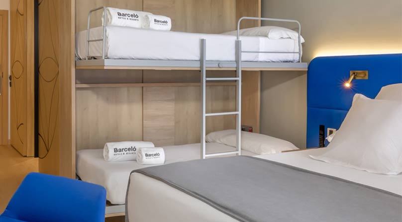 Camas abatibles en el Hotel Quinto Centerario de Cáceres de Sofás Camas Cruces