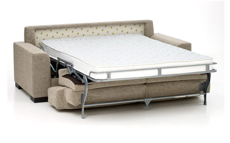 Sofá cama 140x190 cm con colchón de látex, viscoelástico o muelles, estructura metálica de alta resistencia. Fácil apertura italiana sin mover almohadones. Diseño abierto.