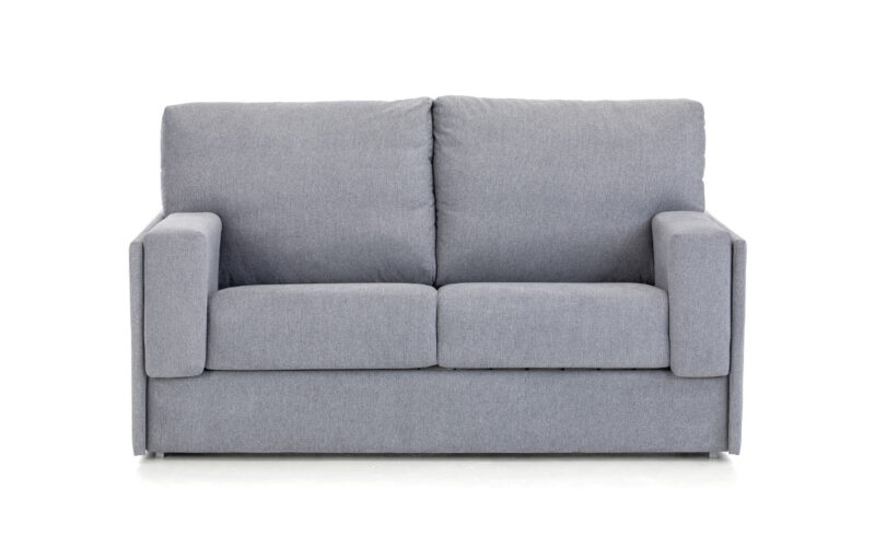 Sofá cama pequeño de 140x190 con colchón HR de alta densidad, fácil apertura sin mover cojines, opciones de colchón viscoelástico o látex, ideal para espacios reducidos. Diseño frontal.