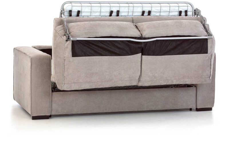 Sofá cama sencillo y estiloso de 140x190 con colchón HR de alta densidad, apertura fácil sin mover cojines, opción de colchón viscoelástico y gran confort para un descanso óptimo. Diseño medio abierto.