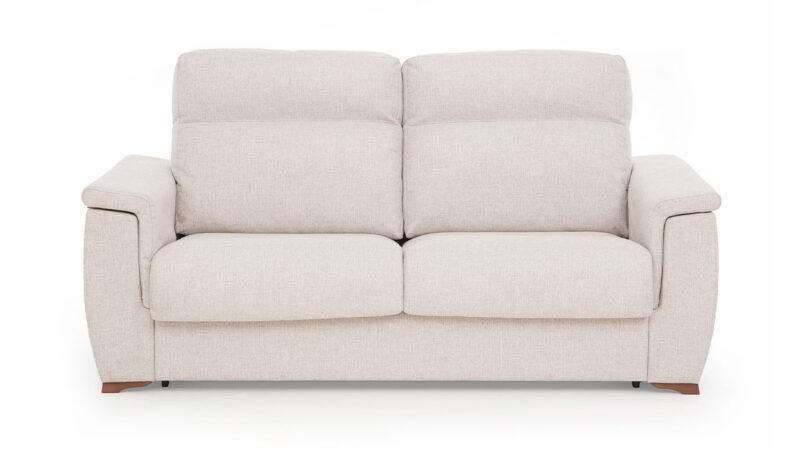 Sofá cama de brazo recto con sobrebrazo, de matrimonio en varias medidas, con colchón de látex de 15 cm, apertura italiana fácil, chaise longue abatible y tapicería desenfundable. Diseño frontal.