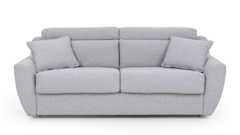 Sofá cama moderno de 140x190 con colchón viscoelástico de alta densidad, apertura italiana fácil sin mover cojines, y respaldo abatible para mayor comodidad. Diseño frontal.