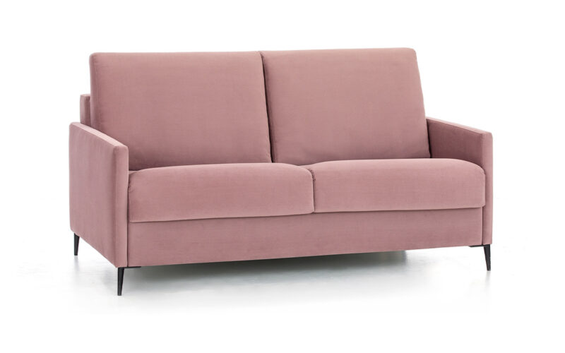 Sofá cama económico de 140x190 cm, colchón HR o viscoelástico, diseño compacto y elegante, fácil de abrir sin quitar almohadones, perfecto para habitaciones pequeñas y uso diario. Diseño con perspectiva.