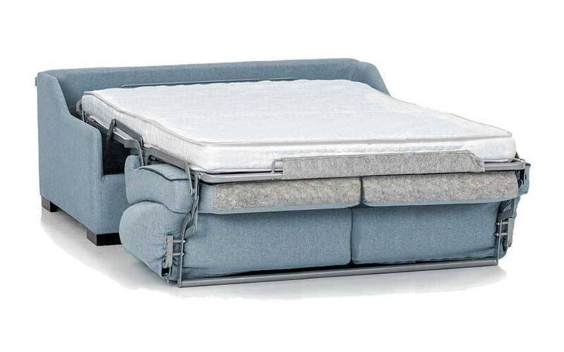 Sofá cama compacto con colchón HR de alta densidad, sin necesidad de mover almohadones, ideal para habitaciones pequeñas y espacios reducidos. Diseño abierto.