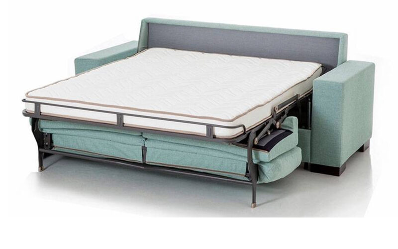 Sofá cama de calidad con colchón firme, somier plano y respaldo de fibra hueca, ideal para uso diario y con opciones de tamaño personalizables. Diseño abierto.