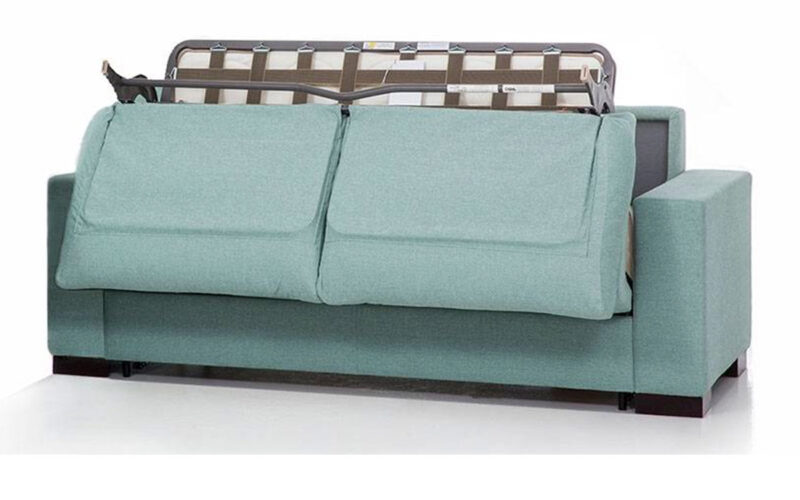 Sofá cama de calidad con colchón firme, somier plano y respaldo de fibra hueca, ideal para uso diario y con opciones de tamaño personalizables. Diseño medio abierto.