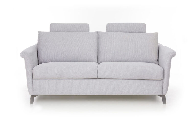 Sofá cama 140x190, colchón HR alta densidad, diseño atemporal con cabeceros opcionales, somier plano electrosoldado. Diseño frontal abierto