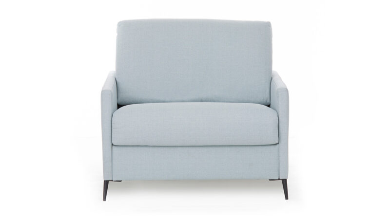 Sillón cama compacto con brazo estrecho, apertura italiana y colchón HR para uso diario. Diseño frontal.