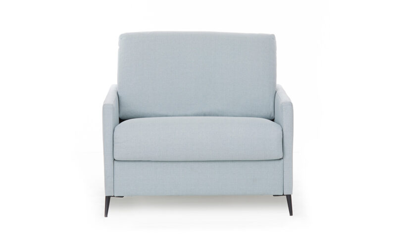 Sillón cama compacto con brazo estrecho, apertura italiana y colchón HR para uso diario. Diseño frontal.