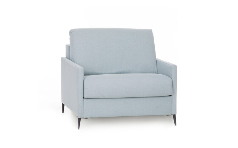 Sillón cama compacto con brazo estrecho, apertura italiana y colchón HR para uso diario. Diseño con perspectiva.