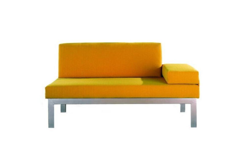 Sofá cama horizontal compacto, desenfundable y económico, ideal para espacios estrechos. Diseño frontal.