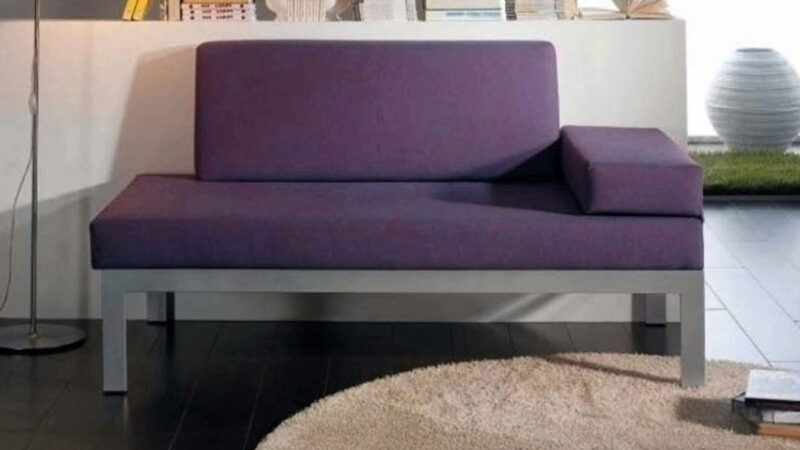 Sofá cama horizontal económico de apertura sencilla, con somier de lamas, desenfundable y desmontable, ideal para colectividades o uso funcional. Diseño frontal.