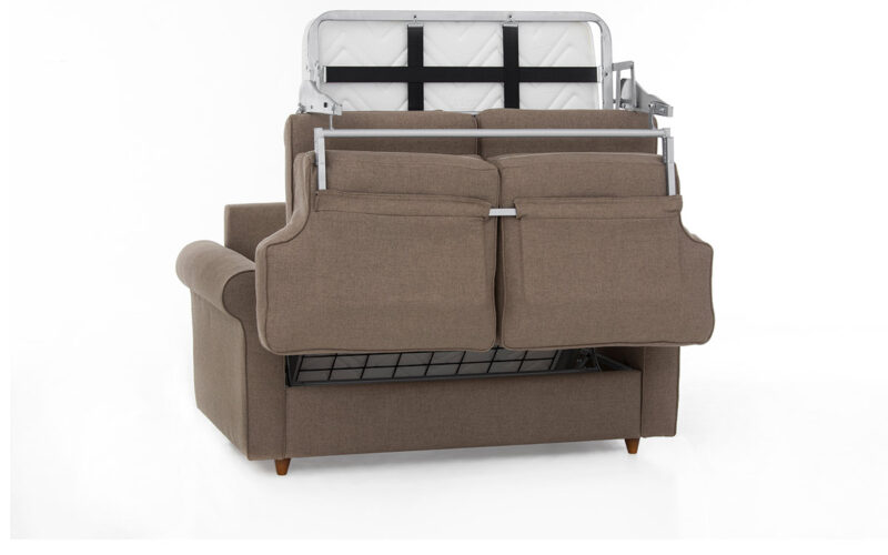 Sofá cama individual 90x190 con somier de hierro, apertura fácil y diseño clásico tapizado con vivos. Diseño medio abierto.