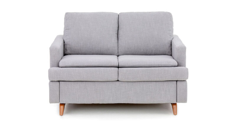 Sofá cama pequeño 90x190 de diseño urbano, apertura italiana y colchón HR de alta densidad con patas de madera estilo nórdico. Diseño frontal.