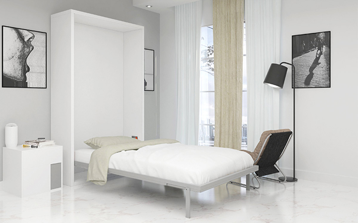 Cama abatible a medida con somier de lamas y acabado en laca, diseñada para optimizar espacio y adaptarse a cualquier estilo y colchón.