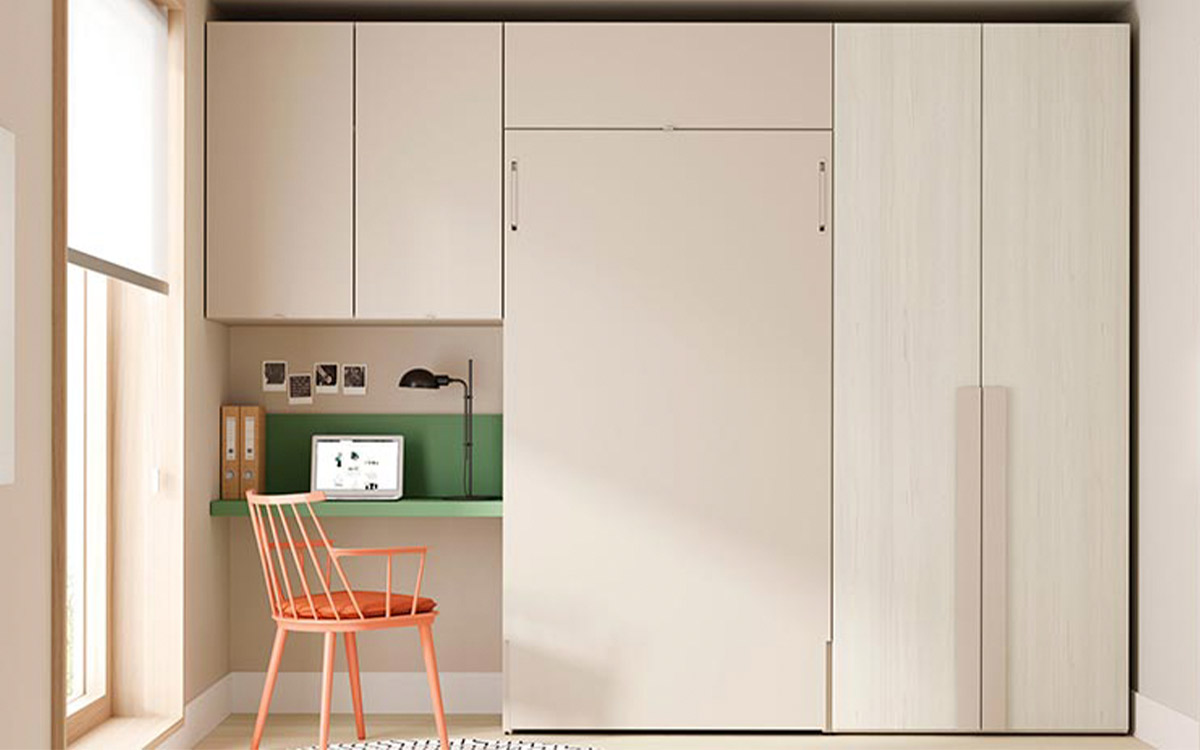 Cama abatible con somier de lamas de madera, ideal para optimizar espacios y personalizar con muebles y colores a elección.