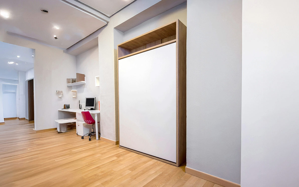 Cama abatible funcional con somier de lamas y acabado moderno