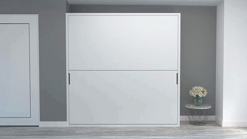 Litera abatible lacada con somier reforzado y sistema de seguridad.