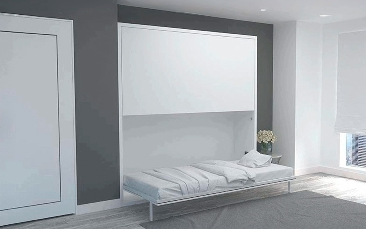 Litera abatible lacada con somier reforzado y sistema de seguridad.