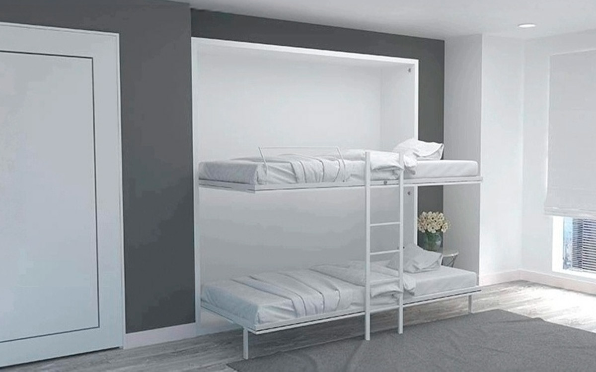 Litera abatible lacada con somier reforzado y sistema de seguridad.