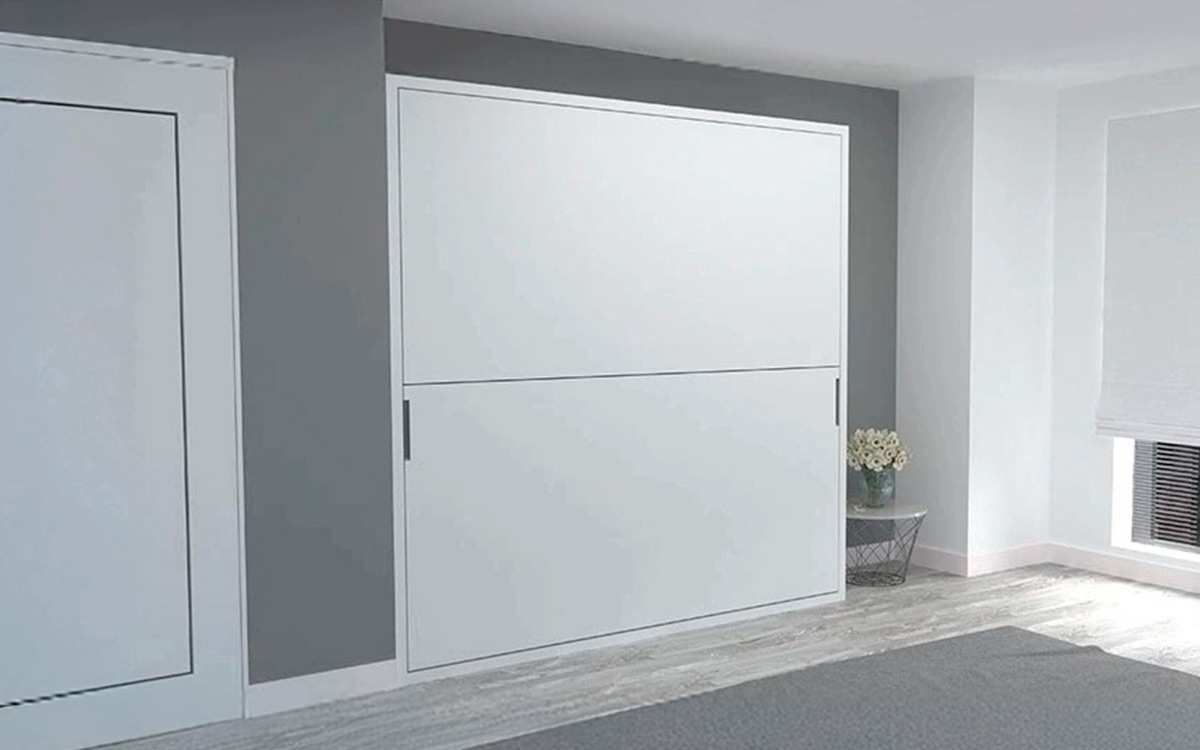 Litera abatible lacada con somier reforzado y sistema de seguridad.