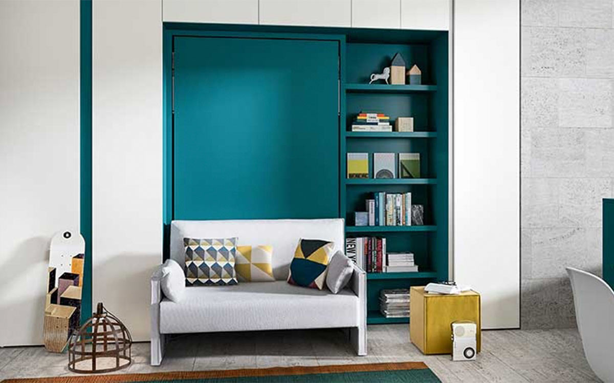 Mueble cama plegable con sofá, diseño elegante y compacto, con somier de madera y apertura segura para optimizar espacios.