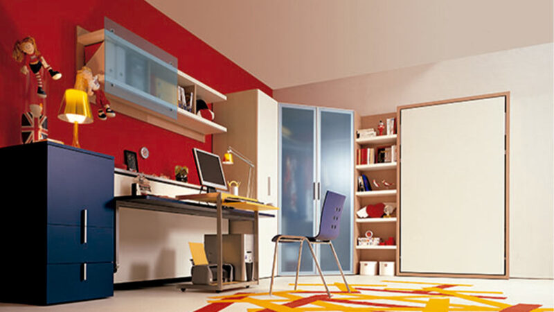 Cama abatible con sistema de apertura vertical y somier de láminas patentado.