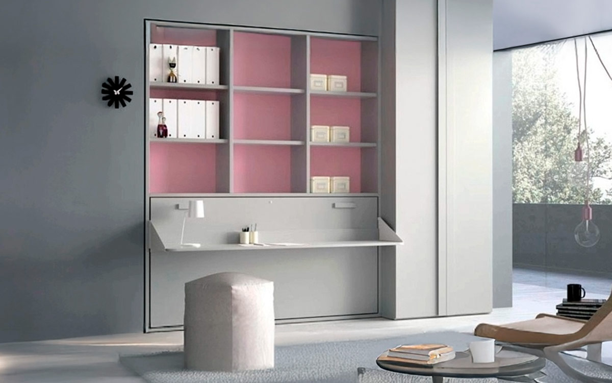 Cama abatible práctica con mesa incorporada y sistema funcional de apertura.