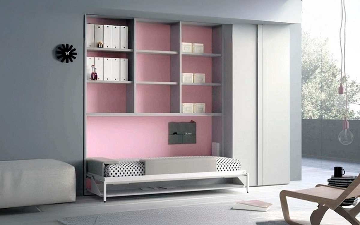 Cama abatible práctica con mesa incorporada y sistema funcional de apertura.