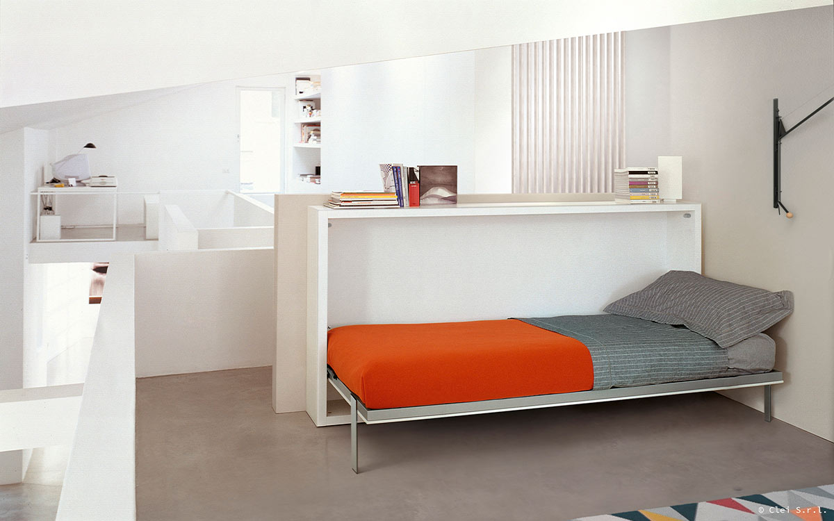 Cama abatible compacta con somier de lamas y diseño minimalista.